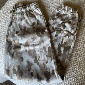 Nike Men’s Club Camouflage Jogger